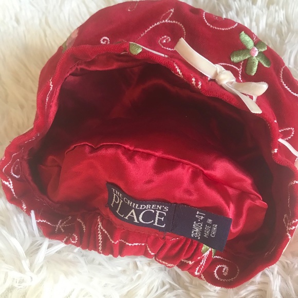 Beautiful red baret hat, perfect for the holidays. - Picture 6 of 6